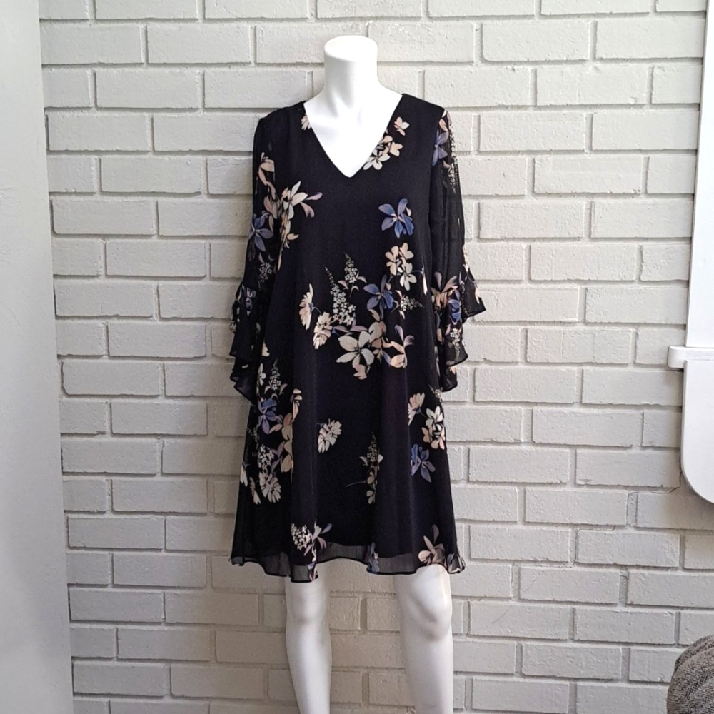 Calvin Klein Black Floral Boho Bell Sleeve Lined Dress. Size 8 NWOT